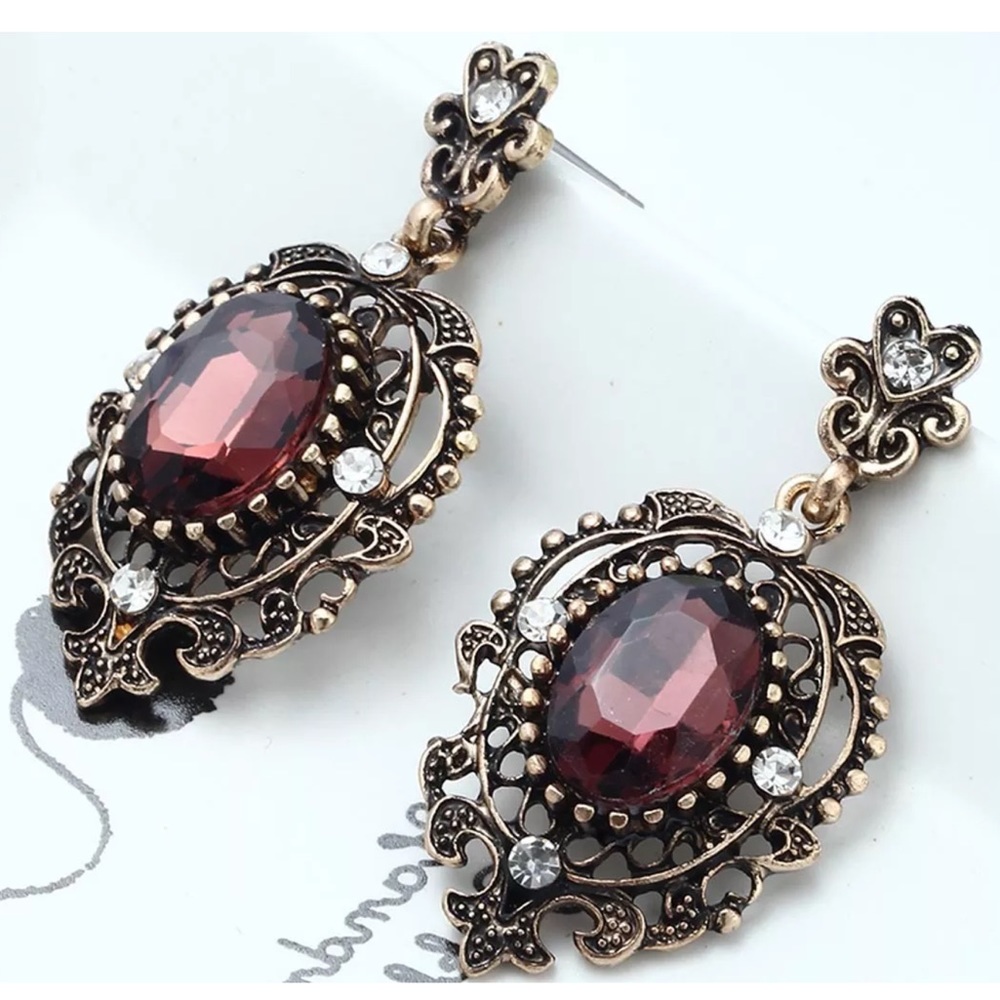 🔴 Bridgerton Garnet Crystal Vintage Earrings
